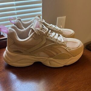 Reebok Charge Sneakers Shoes for Women size 6